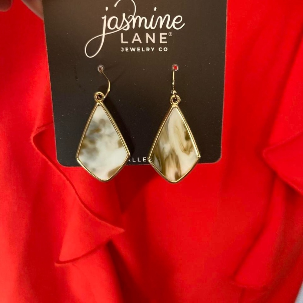 Jasmine Lane gold and cream earrings #glam Hypoallergenic NWT!